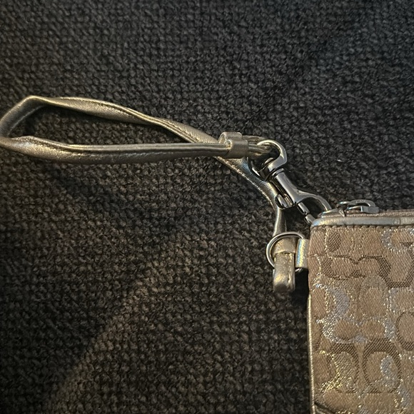 Coach wristlet - Picture 3 of 4